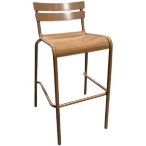 Used Brown Metal Indoor/Outdoor Bar Stool The Used Brown Metal Indoor/Outdoor Bar Stool features an all-metal construction with a contoured seat, open back, and integrated footrest. Its bar-height design works well for breakrooms, cafés, patios, collaborative areas, and other high-top seating applications. All-metal seat, back, and frame Integrated footrest for added support Suitable for indoor or outdoor seating areas Dimensions: Overall: 24" W × 21" D × 40.5" H Seat: 17.5" W × 16" D × 11" H This used metal stool could be commercial or residential. It works well with bar-height tables and counters in breakrooms, cafés, patios, restaurants, collaboration spaces, and home entertaining areas.