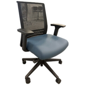 Used Mesh Back Task Chair with Blue Vinyl Seat The Used Mesh Back Task Chair with Blue Vinyl Seat combines a breathable mesh back with a cushioned vinyl seat for everyday office seating. Adjustable arms and a five-star rolling base provide additional support and mobility throughout the workday. Breathable black mesh back Blue vinyl cushioned seat Adjustable arms with rolling five-star base Dimensions: Overall: 27" W × 21" D × 29–42" H Mainly for commercial use in private offices, workstations, call centers, training areas, and general office environments.