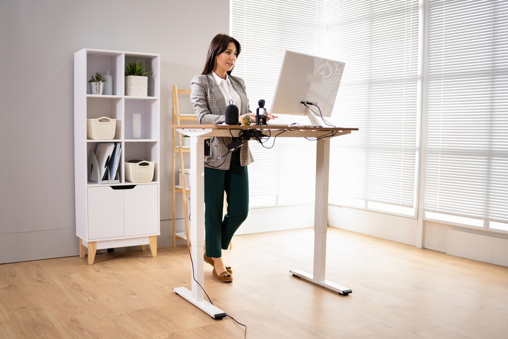 Adjustable,Height,Desk,Stand,In,Office,Using,Computer
