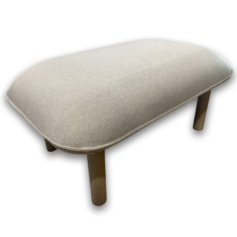 Used 31"W QT Lounge Ottoman In Grey A comfortable ottoman designed to pair with QT lounge seating or stand alone as additional soft seating. Features a cushioned top with fabric upholstery and solid wood legs for stability. Upholstered cushioned top Solid wood legs Pairs with QT Lounge Sofa or other lounge seating Dimensions: 31″W x 21″D x 16″H Perfect for collaborative spaces, lounges, and reception areas.